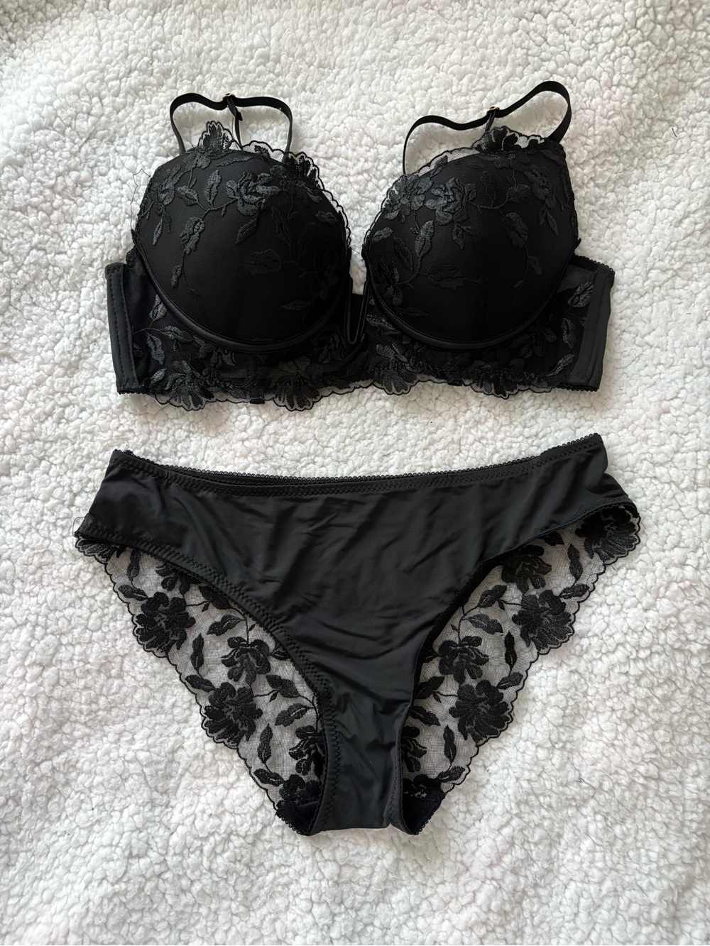 Marilyn Monroe Black Lace Underwire Bra & Bikini Panty Set